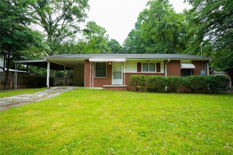 Homes For Sale - 7598 Connell Drive<br/> Jonesboro, GA 30236