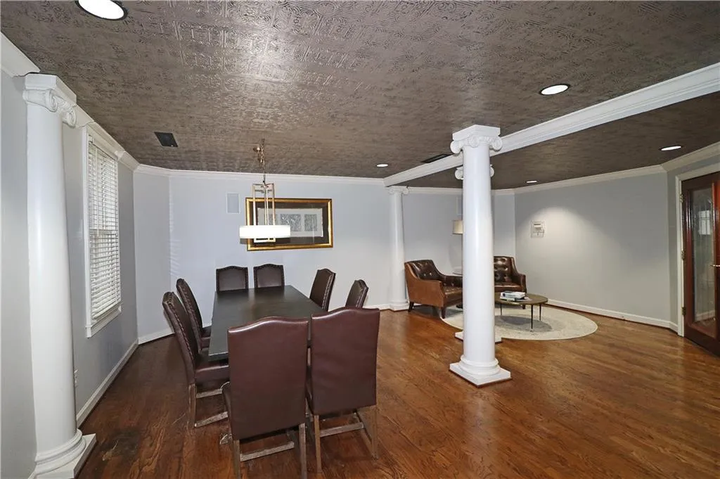 Atlanta, Georgia 30309, United States, 2 Bedrooms Bedrooms, ,2 BathroomsBathrooms,Residential,Active,55114