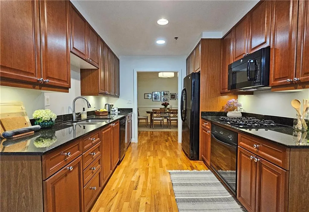 Atlanta, Georgia 30309, United States, 2 Bedrooms Bedrooms, ,2 BathroomsBathrooms,Residential,Active,55114
