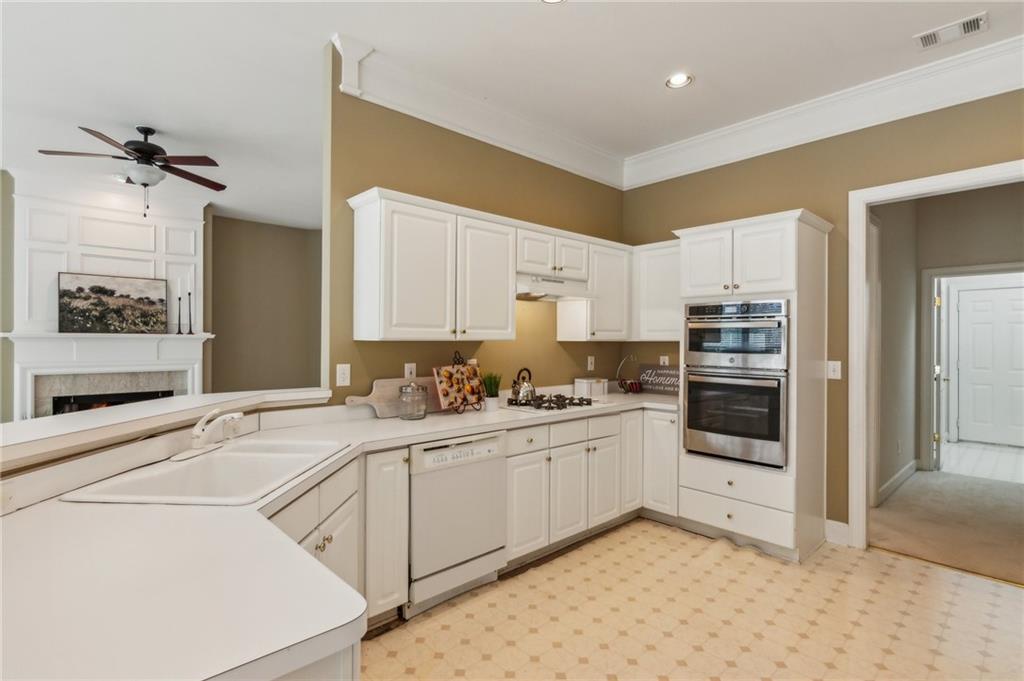 1815 Montcliff Drive, Cumming, Georgia image 11