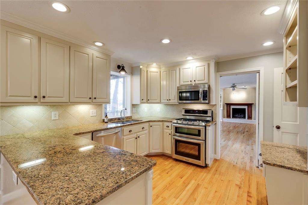 5385 Saffron Drive, Dunwoody, Georgia image 7