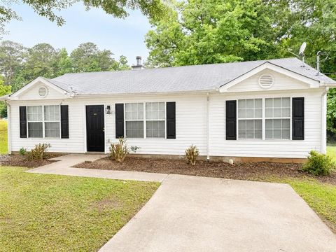Homes For Rent - 8011 Trinity Park Drive<br/> Riverdale, GA 30296