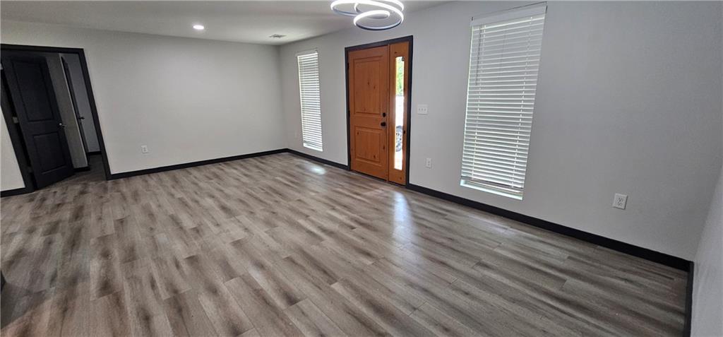 185 Glenrose Circle SW