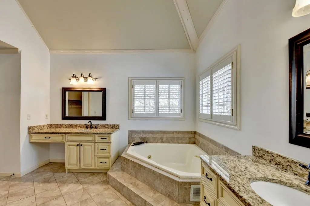 Alpharetta, Georgia 30005, United States, 4 Bedrooms Bedrooms, ,3 BathroomsBathrooms,Residential,Active,99444