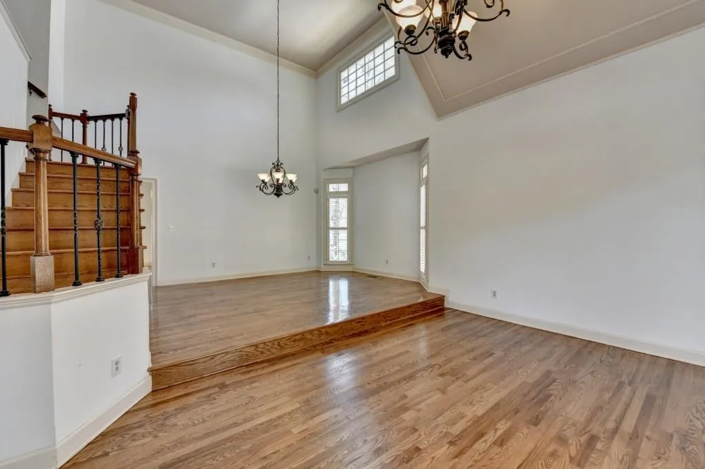 Alpharetta, Georgia 30005, United States, 4 Bedrooms Bedrooms, ,3 BathroomsBathrooms,Residential,Active,99444