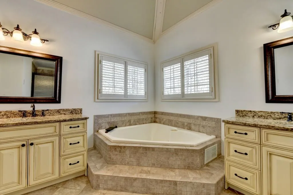 Alpharetta, Georgia 30005, United States, 4 Bedrooms Bedrooms, ,3 BathroomsBathrooms,Residential,Active,99444