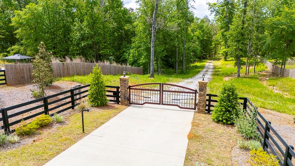 1670 Rose Garden Lane, Loganville, Georgia image 1