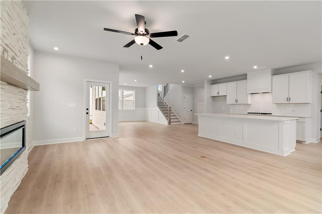 715 Crossroad Court