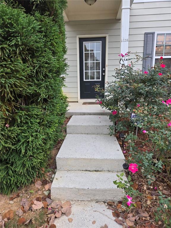 Beautiful 3 bedroom 2 ½ bath townhome in a gated community in Union City. This home has a separate dining room with chair rail molding and tiled floor. The kitchen has a spacious walk-in pantry, and the family room has a gas fireplace, rounding out the main floor are a powder room and coat closet. The laundry closet is on the second floor along with the master suite, 2 bedrooms and a hallway bath. Must see!!