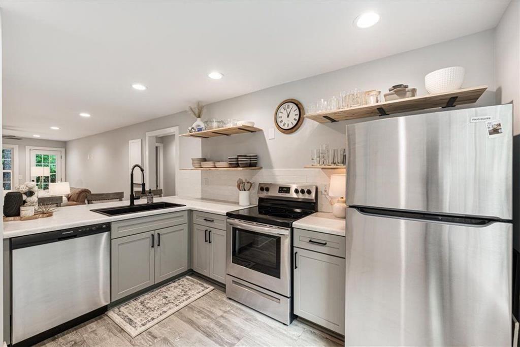 Photo 1 of 35 — 302 Teal Court 302, Roswell, GA 30076