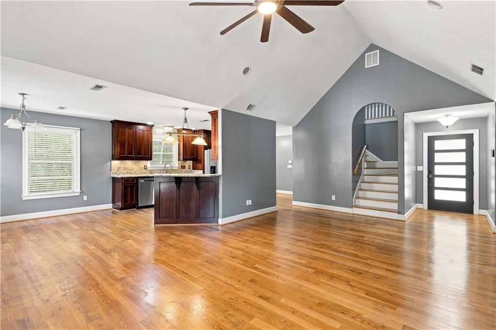 108 Thornwood Drive SW