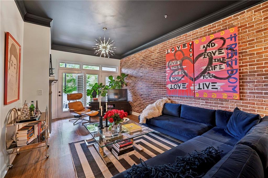 812 Creek View Lane