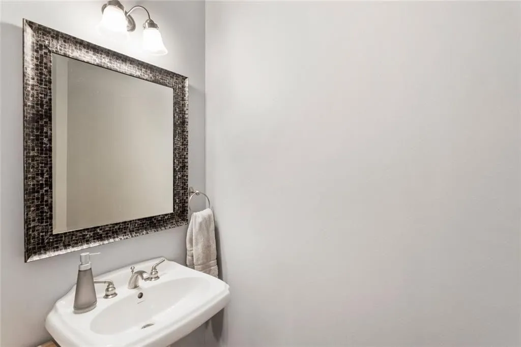 Atlanta, Georgia 30342, United States, 3 Bedrooms Bedrooms, ,3 BathroomsBathrooms,Residential,Active,112323