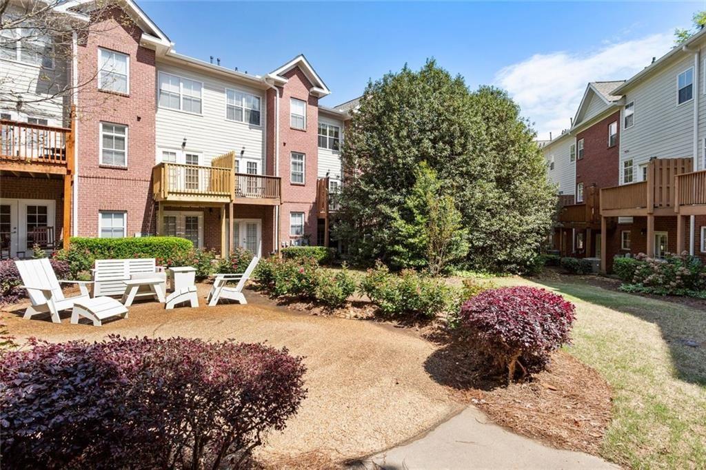 5523 Glenridge Park NE