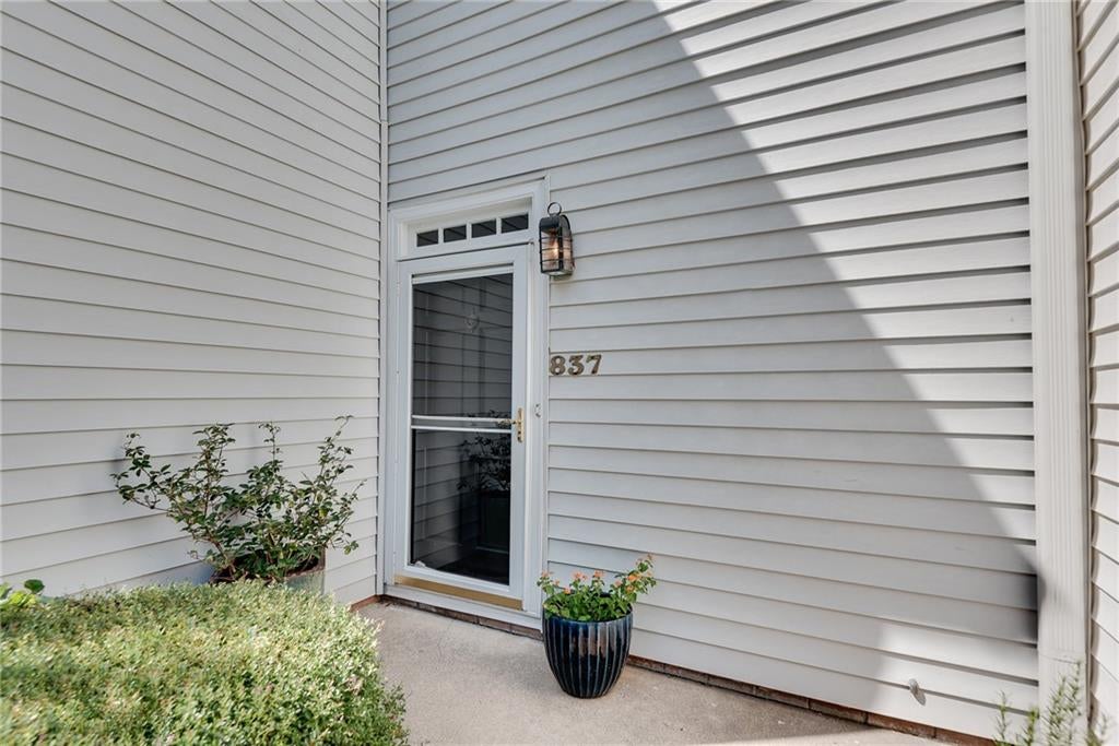 837 Heritage Square