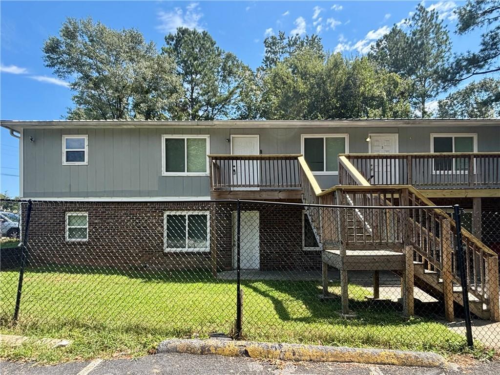 Welcome to your new home! This bright and spacious 2-bedroom, 1-bath upper-level corner unit is located in a quiet multi-unit complex just minutes from downtown Austell.
Features Include: All Luxury Vinyl Plank (LVP) flooring throughout – no carpet! Freshly painted kitchen cabinets for a clean, updated look, Includes refrigerator and electric range. Upper-level corner unit provides added privacy and natural light
Convenient to shopping, restaurants, and local businesses, close to a park, playground, and public transit options.
Well-lit neighborhood with street lights for added safety.
WE NEVER ADVERTISE ON CRAIGSLIST