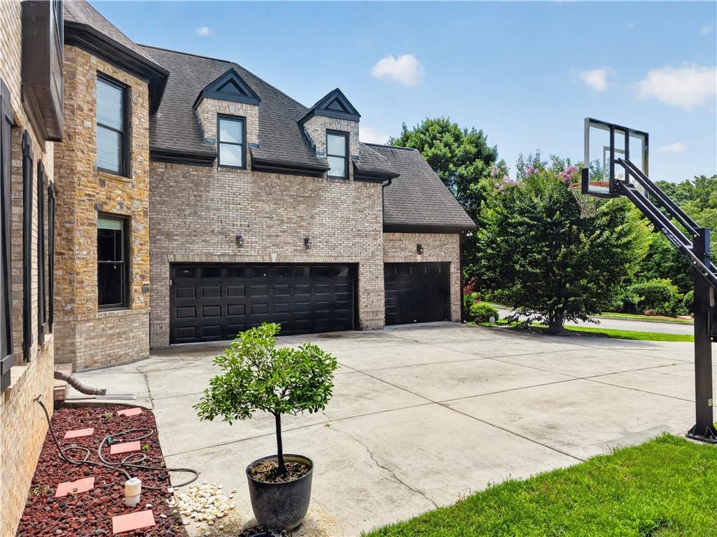585 Settles Brook Court