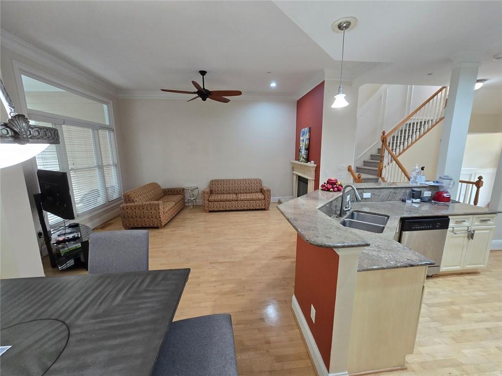 1042 Emory Parc Place