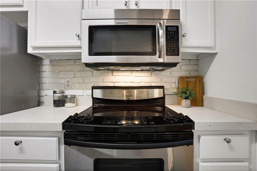 2700 Pine Tree Road NE 1017