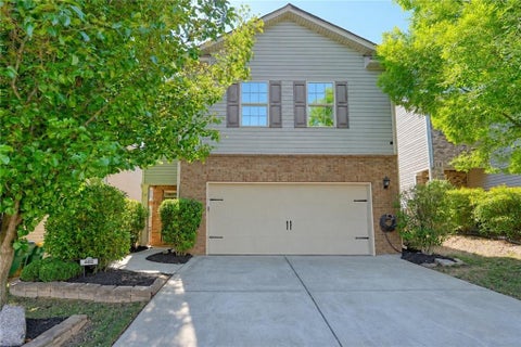Homes For Sale - 402 Wilshire Court<br/> Acworth, GA 30102