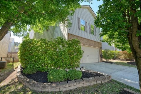 Homes For Sale - 402 Wilshire Court<br/> Acworth, GA 30102