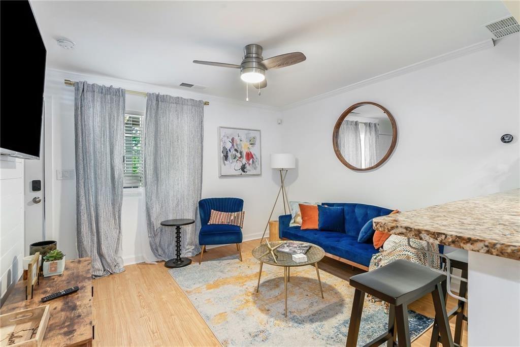 210 Sampson Street NE 3