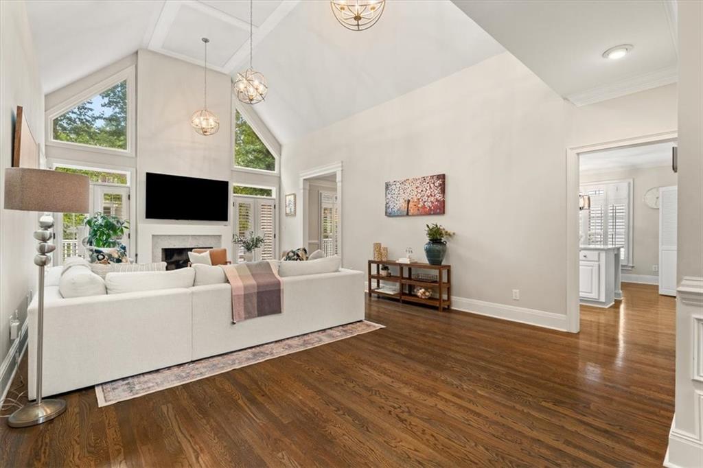 4512 Woodhaven NE