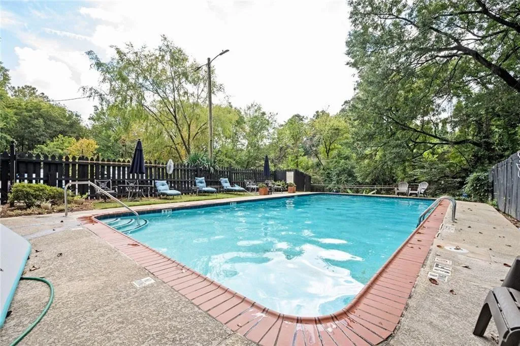 Atlanta, Georgia 30309, United States, 2 Bedrooms Bedrooms, ,1 BathroomBathrooms,Residential,Active,182825