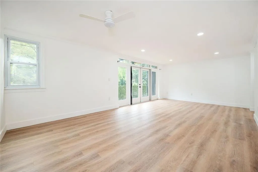 Atlanta, Georgia 30309, United States, 2 Bedrooms Bedrooms, ,1 BathroomBathrooms,Residential,Active,182825