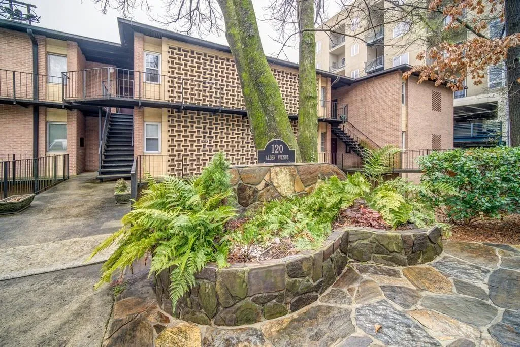 Atlanta, Georgia 30309, United States, 2 Bedrooms Bedrooms, ,1 BathroomBathrooms,Residential,Active,182825