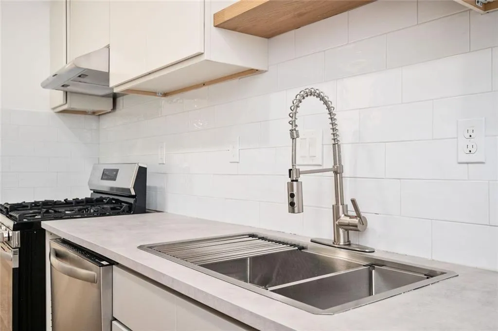 Atlanta, Georgia 30309, United States, 2 Bedrooms Bedrooms, ,1 BathroomBathrooms,Residential,Active,182825