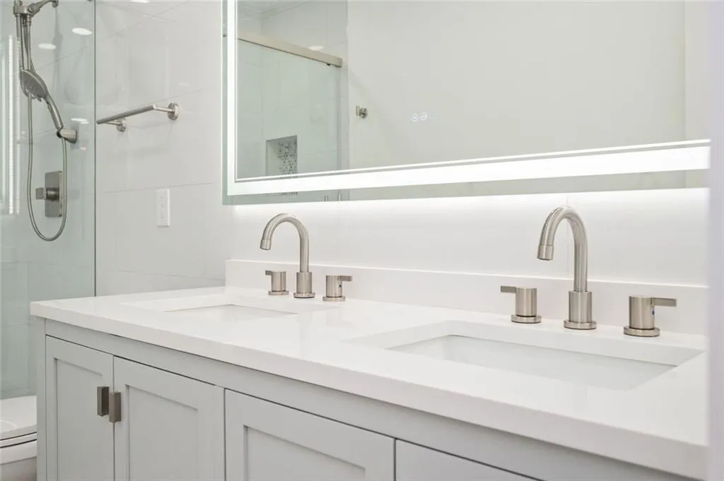 Atlanta, Georgia 30309, United States, 2 Bedrooms Bedrooms, ,1 BathroomBathrooms,Residential,Active,182825