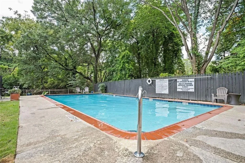 Atlanta, Georgia 30309, United States, 2 Bedrooms Bedrooms, ,1 BathroomBathrooms,Residential,Active,182825