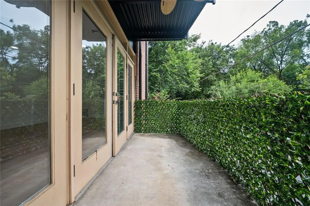 Atlanta, Georgia 30309, United States, 2 Bedrooms Bedrooms, ,1 BathroomBathrooms,Residential,Active,182825