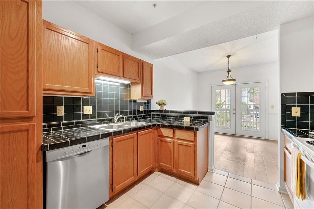 406 Vinings Forest Circle, Smyrna, Georgia image 10