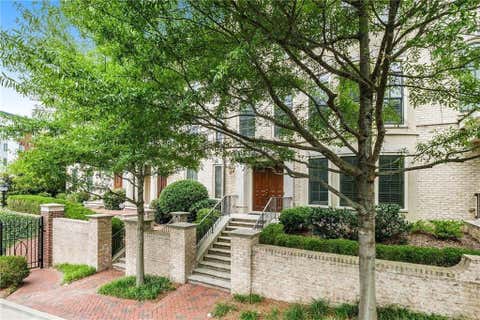 Townhouse For Rent - 3611 E Paces Way Way<br/> Atlanta, GA 30326