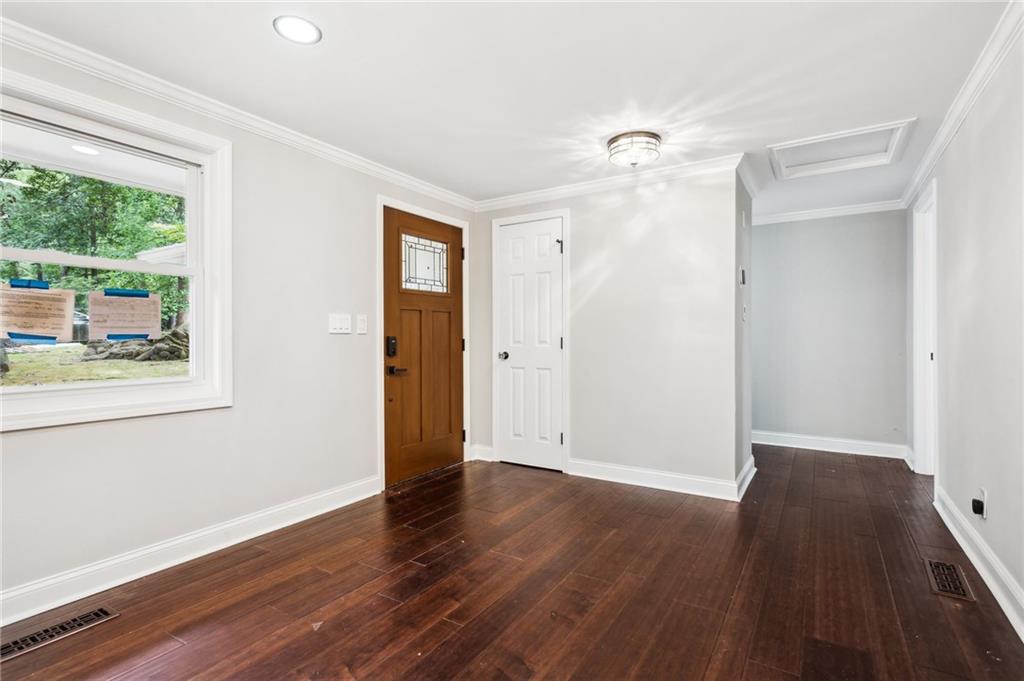 2538 Warwick Circle NE