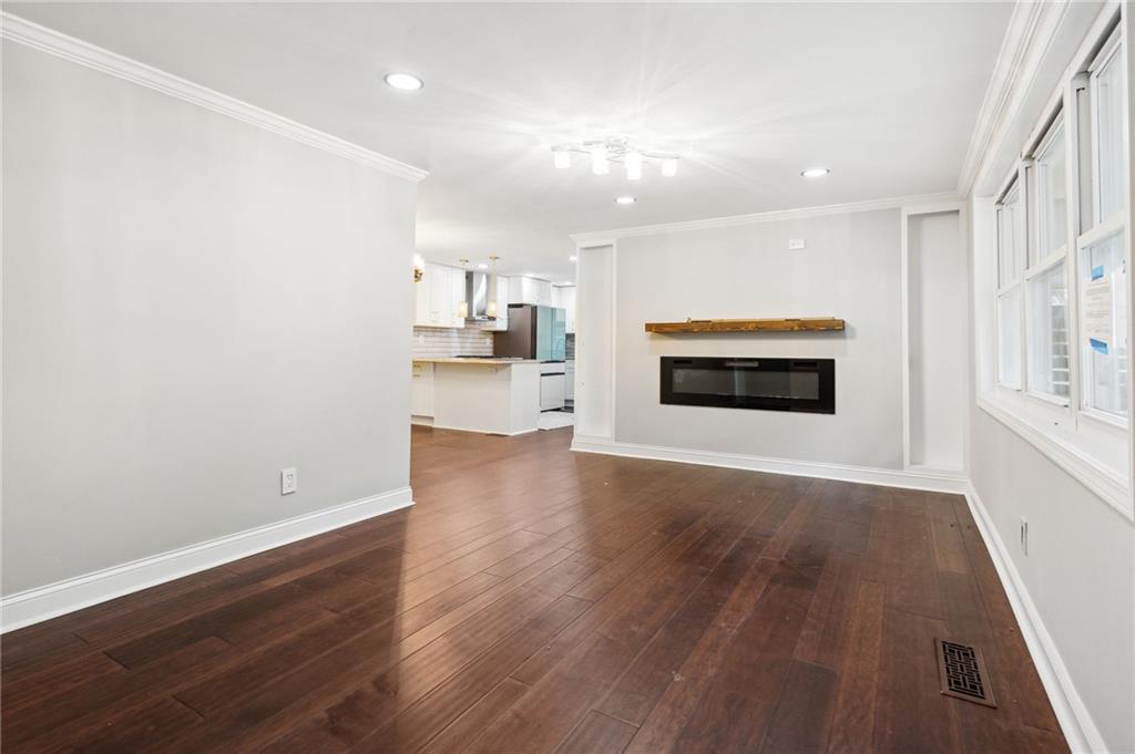 2538 Warwick Circle NE