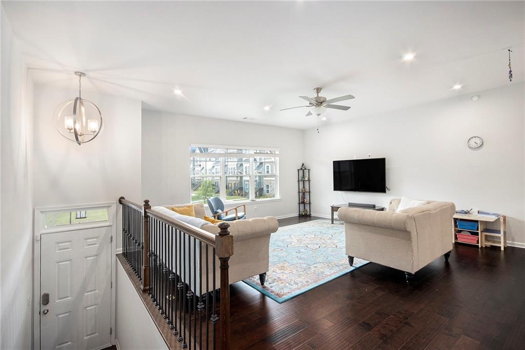2517 Hedgeway Circle