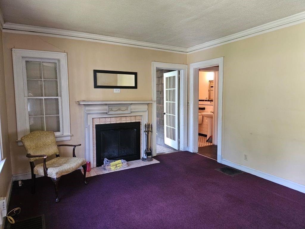 2431 W Woodland Circle
