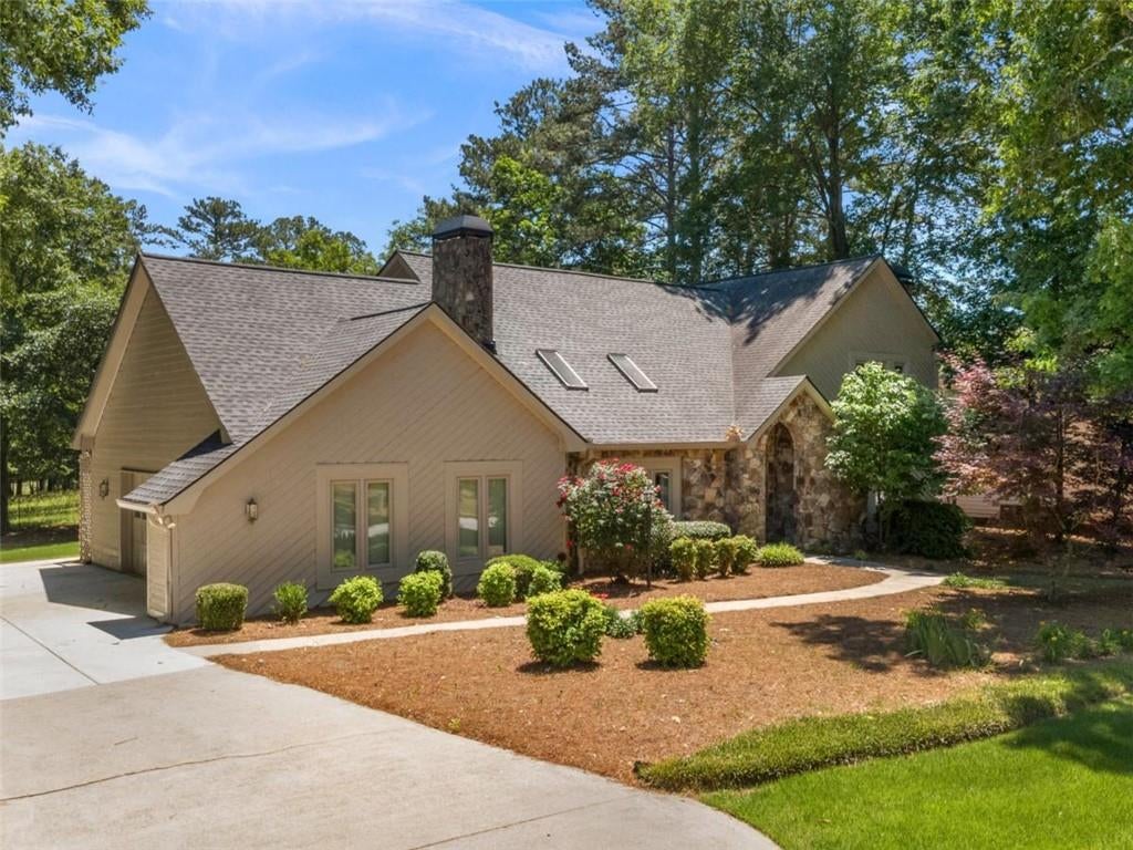 2332 Benji Boulevard