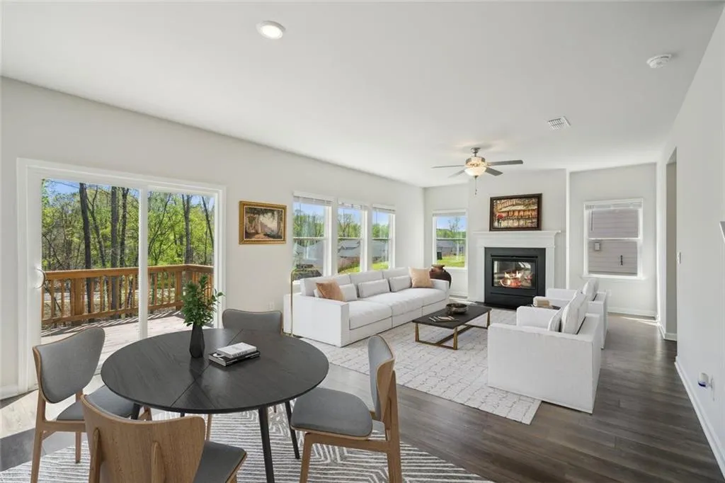 Dawsonville, Georgia 30534, United States, 4 Bedrooms Bedrooms, ,3 BathroomsBathrooms,Residential,Active,107820