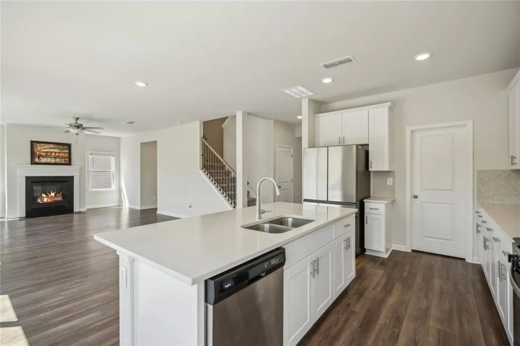 Dawsonville, Georgia 30534, United States, 4 Bedrooms Bedrooms, ,3 BathroomsBathrooms,Residential,Active,107820