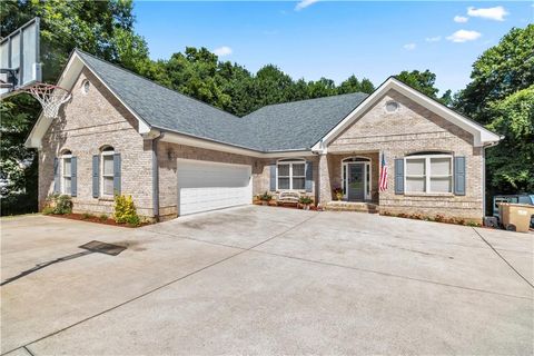 Homes For Sale - 6426 Kettle Creek Way<br/> Flowery Branch, GA 30542
