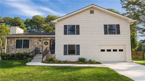 Homes For Sale - 1682 Bennett Road<br/> Grayson, GA 30017