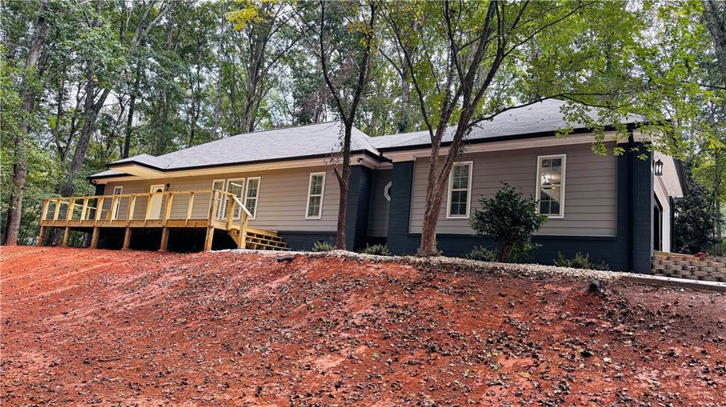 77 Lakeview Court