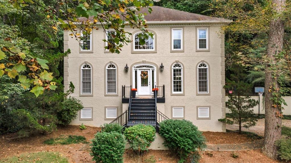 320 Kings Court NE