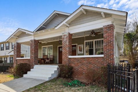 Photo of 717 Joseph E Lowery Boulevard SW, Atlanta, GA 30310 (MLS # 7174553)