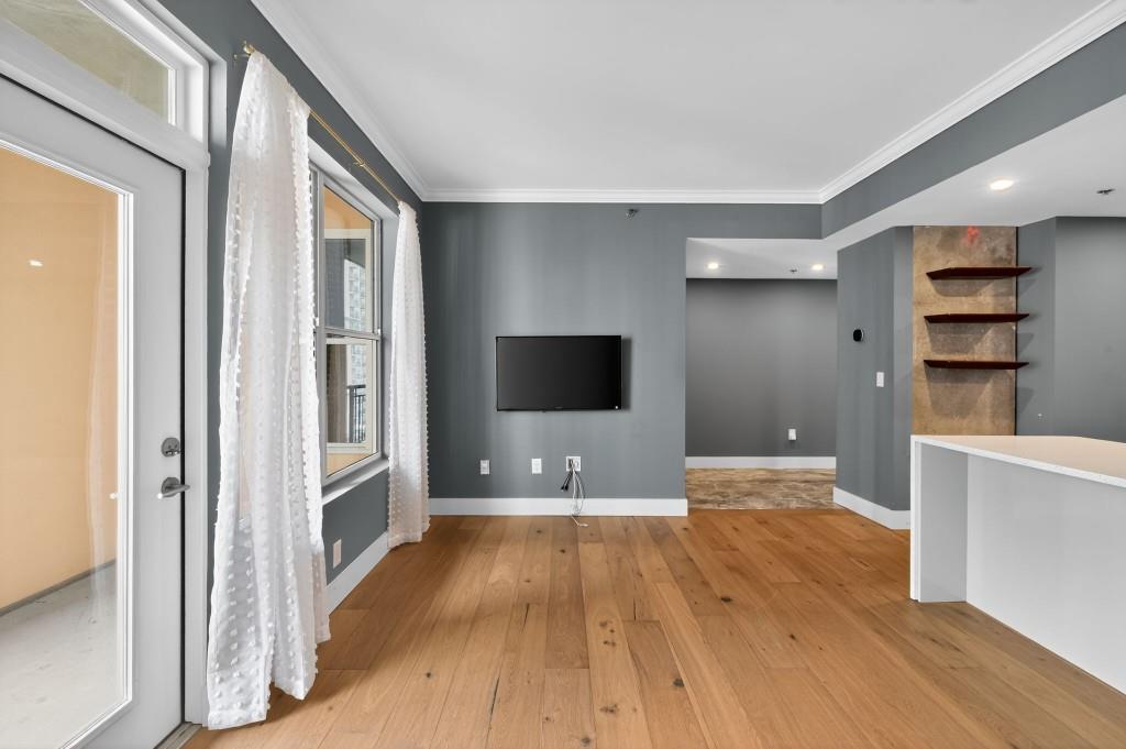 1101 Juniper Street NE 818