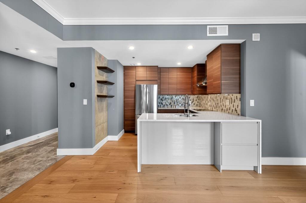 1101 Juniper Street NE 818